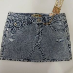 New With Tag Women's/Jrs Denim Skirt by TYTE Sz 7